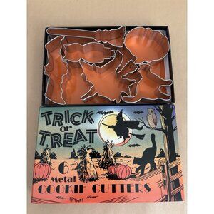 Vintage 2002 Metal  6 piece Halloween Trick or Treat Cookie Cutter Set NEW
